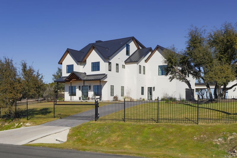 Virtual tour of 4405 Hennig Dr