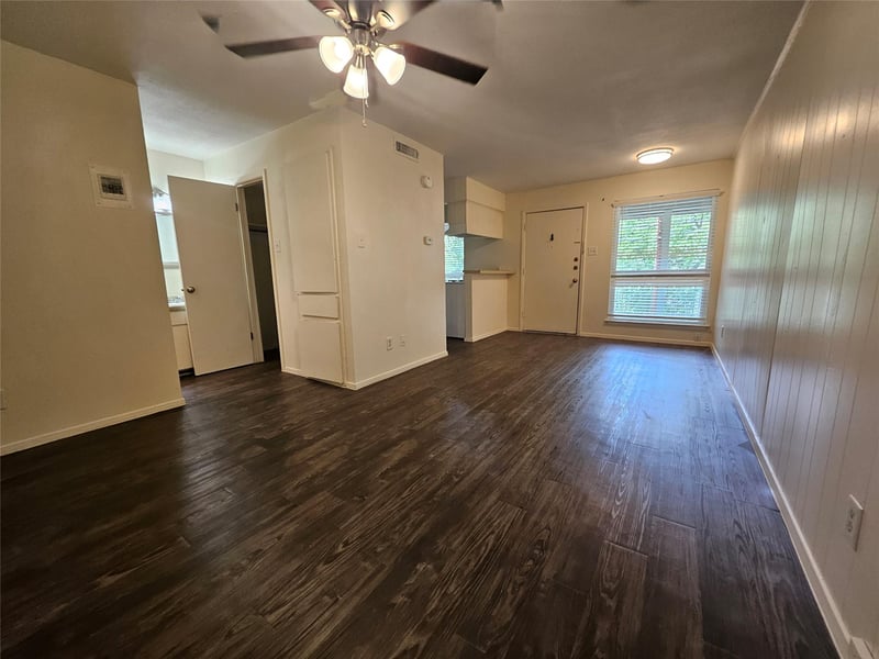 Virtual tour of 4406 Avenue C Unit #205