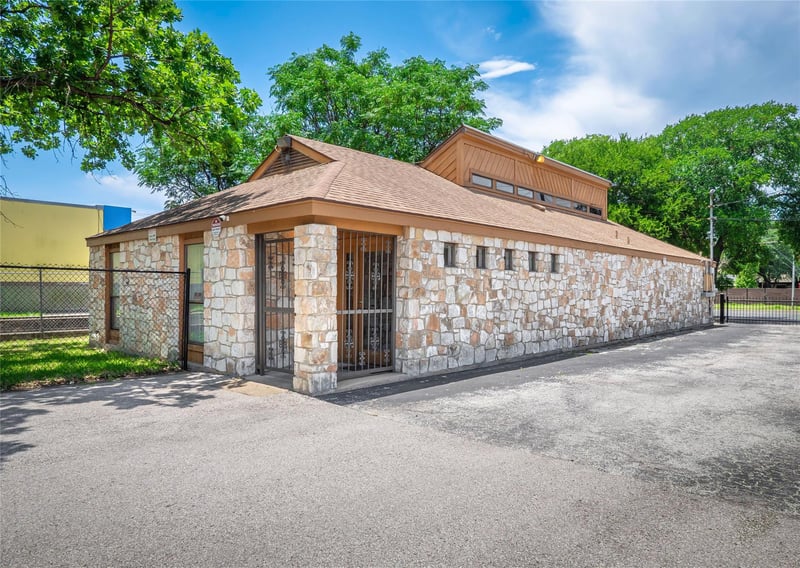 Virtual tour of 4409 Menchaca RD