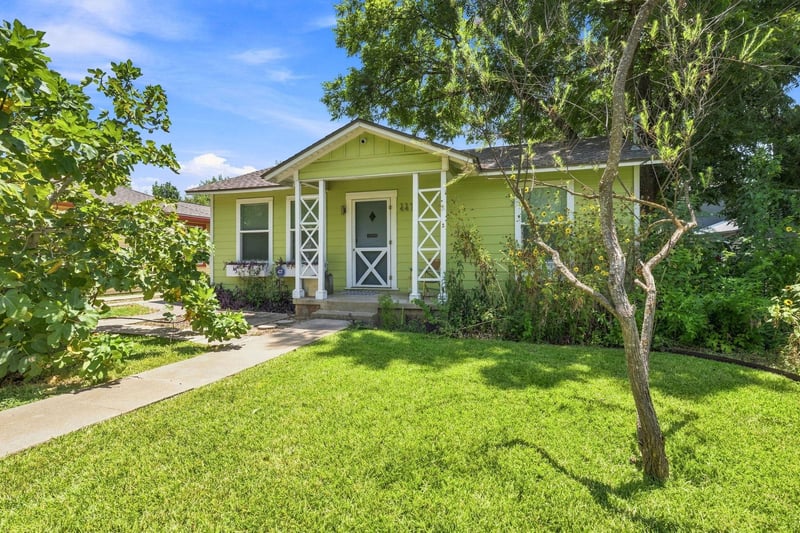 Virtual tour of 4415 Hank Ave