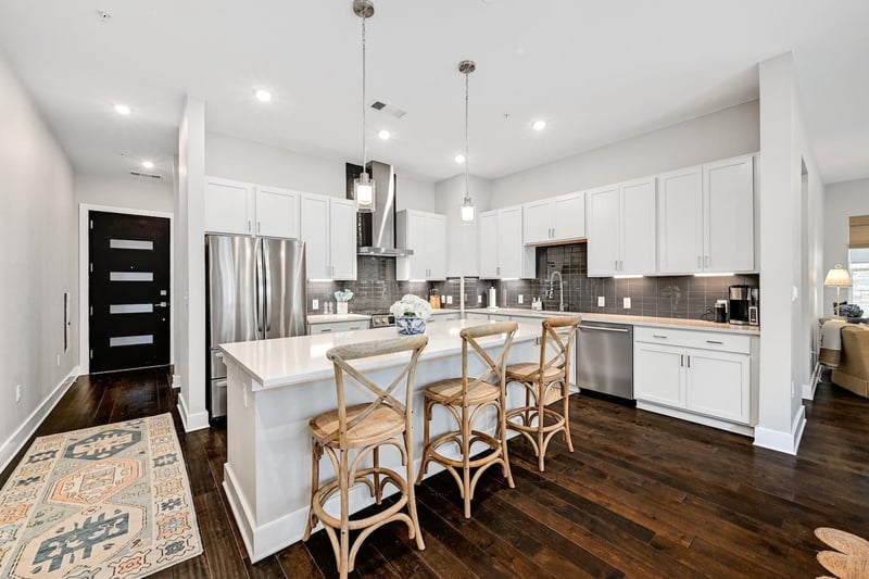 Virtual tour of 4415 Jackson Ave Unit #4104