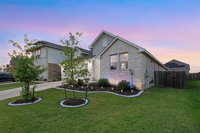 Virtual tour of 4420 Jackies DR