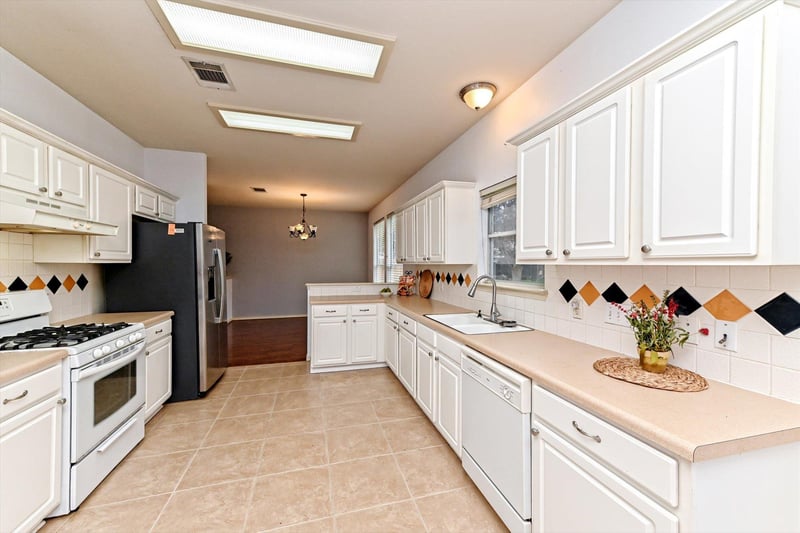 Virtual tour of 4437 Chickasaw CT