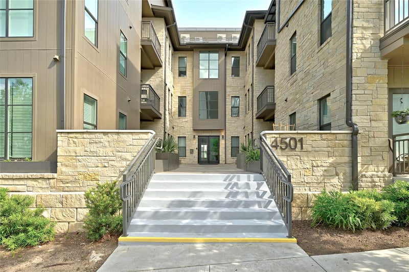 Virtual tour of 4501 Jackson Ave Unit #5301