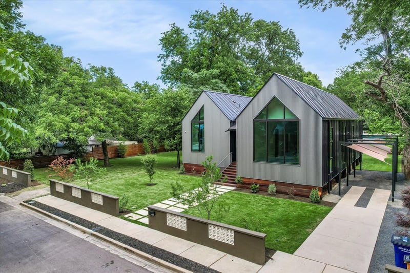 Virtual tour of 4515 and 4517 Avenue D