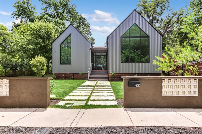 Virtual tour of 4515 and 4517 Avenue D