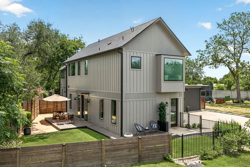 Virtual tour of 4601 Hank Ave Unit #1