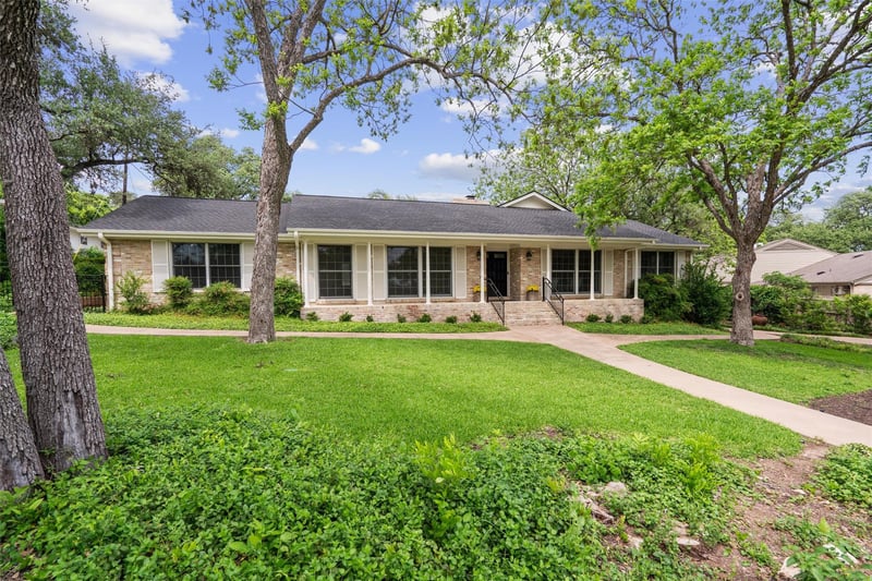 Virtual tour of 4602 Laurel Canyon DR