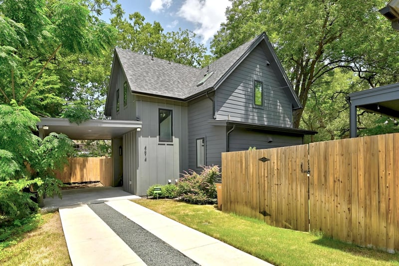 Virtual tour of 4614 Englewood DR Unit #2