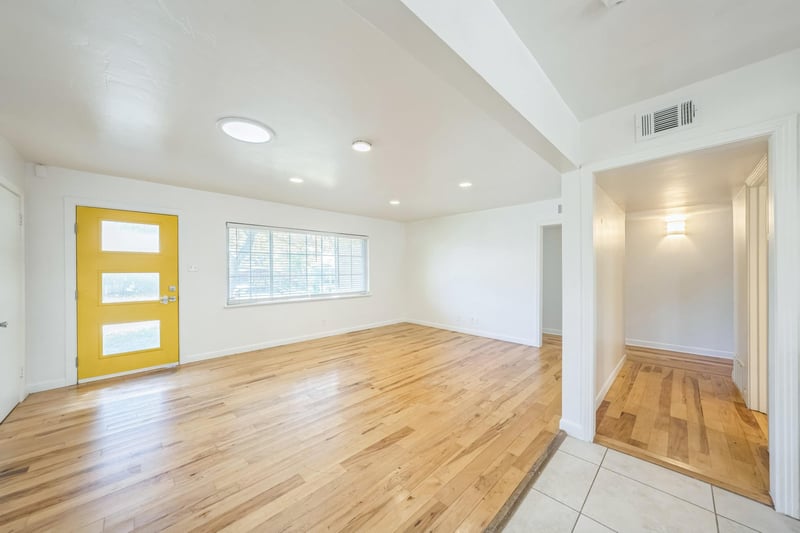 Virtual tour of 4614 Oakmont BLVD