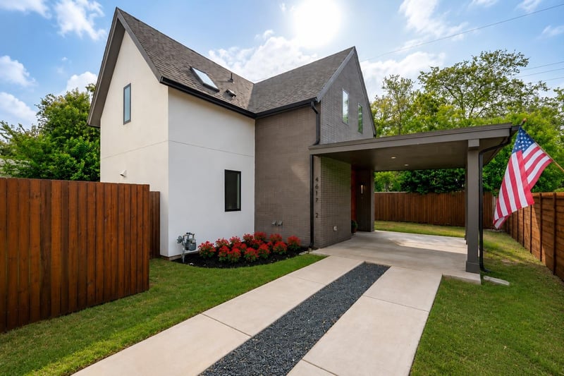 Virtual tour of 4617 Englewood DR Unit #2