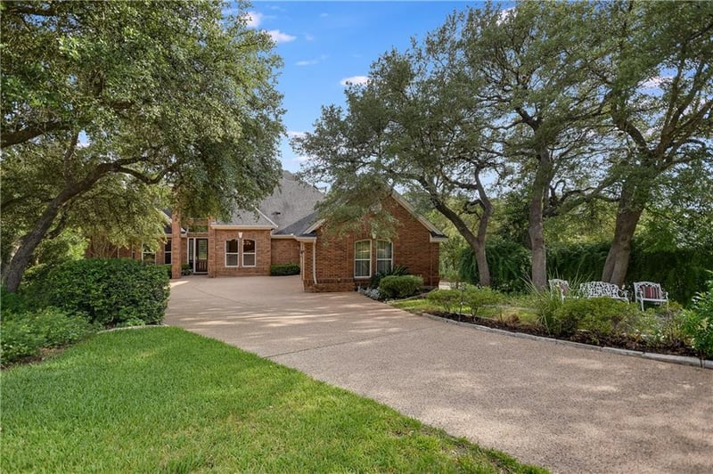 Virtual tour of 4633 Far West Blvd Unit #3