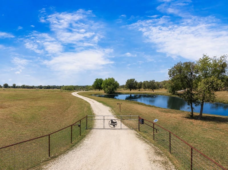 Virtual tour of 4684 Airville Rd