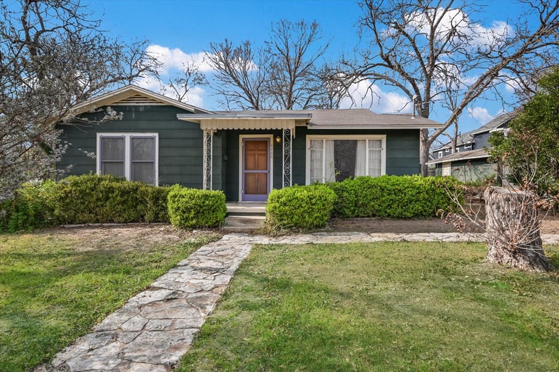 Virtual tour of 4700 Avenue G