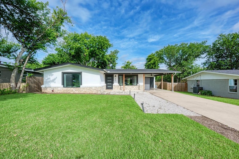 Virtual tour of 4702 Hilldale Dr