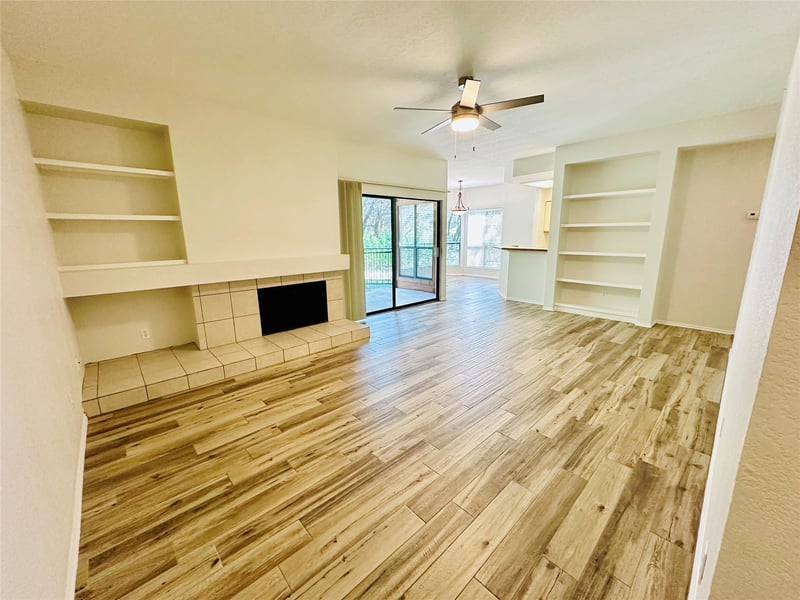 Virtual tour of 4711 Spicewood Springs RD Unit #3-118