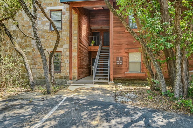 Virtual tour of 4711 Spicewood Springs RD Unit #A-101