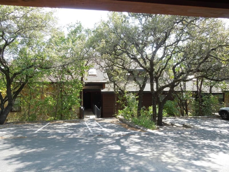 Virtual tour of 4711 Spicewood Springs Rd Unit #P-286