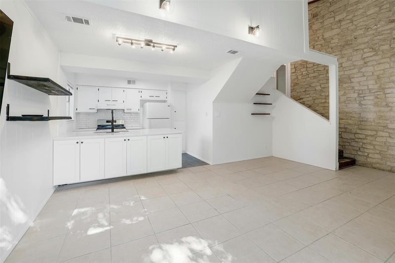 Virtual tour of 4713 Bull Creek RD Unit #A