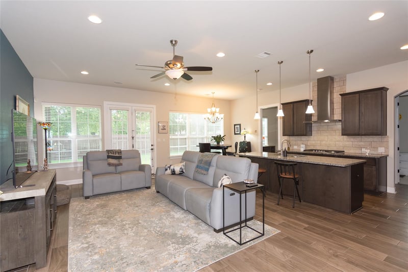 Virtual tour of 4733 Collins ST Unit #610