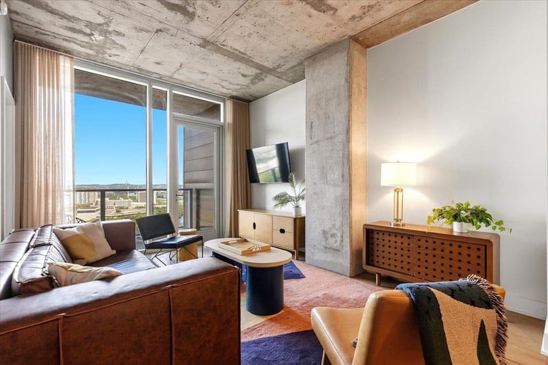 Virtual tour of 48 East Ave Unit #2011