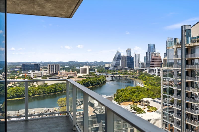 Virtual tour of 48 East Ave Unit #2201