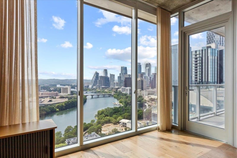 Virtual tour of 48 East Ave Unit #2801
