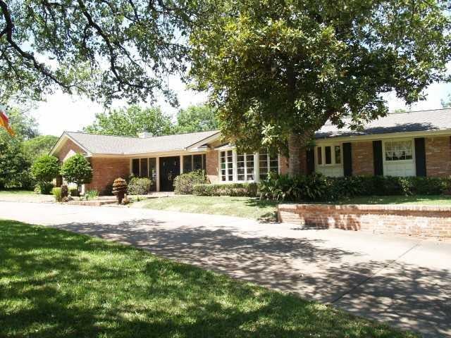 Virtual tour of 4800 Ridge Oak Dr