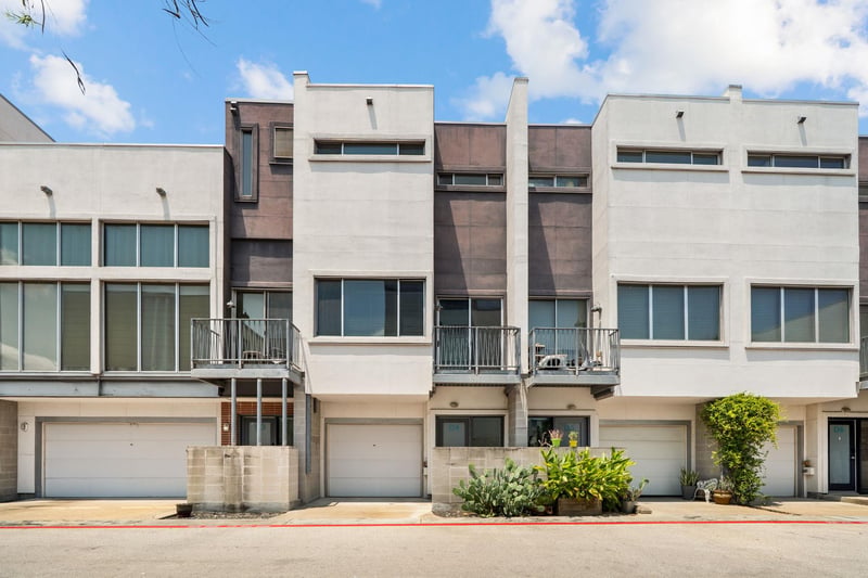 Virtual tour of 4801 S Congress Ave Unit #D4
