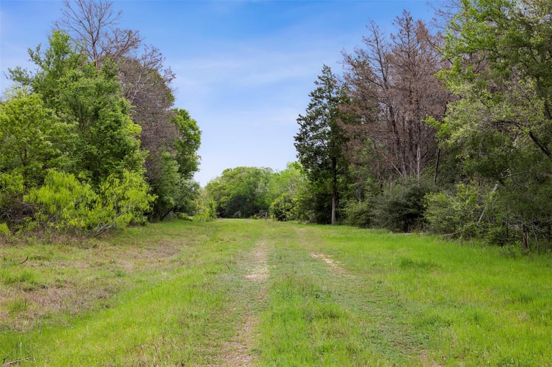 Virtual tour of 4822 Fm 1624 RD