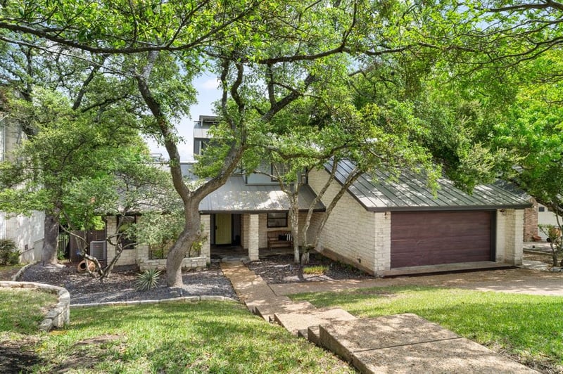 Virtual tour of 4833 Twin Valley DR
