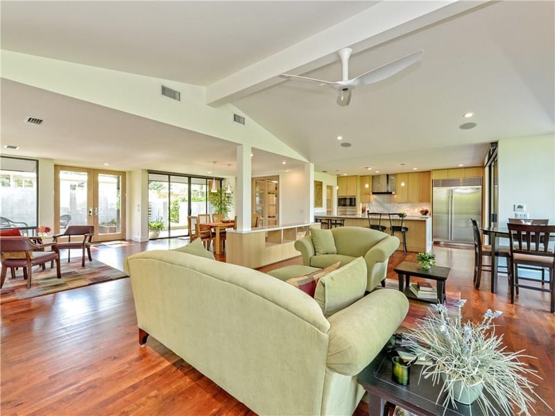 Virtual tour of 4904 BEVERLY HILLS Dr