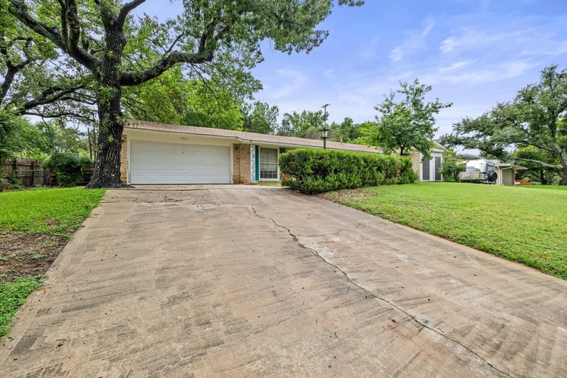 Virtual tour of 4907 Beverly Hills DR