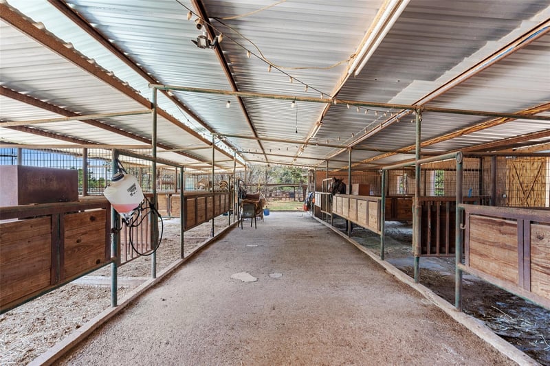 Virtual tour of 491 Lone Oak RD