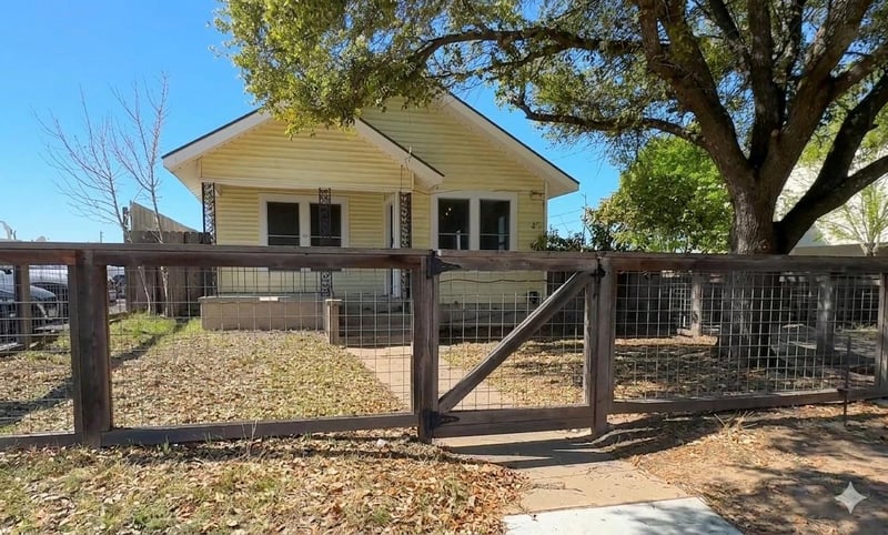 Virtual tour of 4914 Woodrow Ave