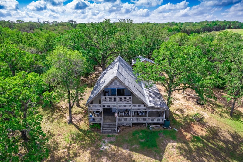Virtual tour of 499 Hidden Oaks DR