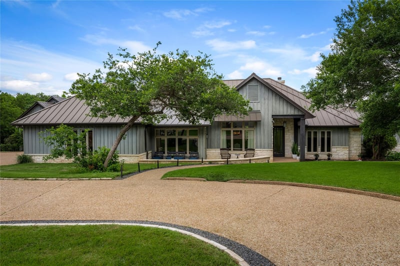 Virtual tour of 5 Clarendon LN