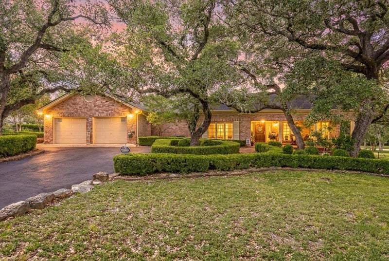 Virtual tour of 50 Brookmeadow Dr