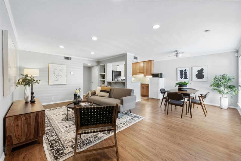 Virtual tour of 500 E Riverside DR Unit #123
