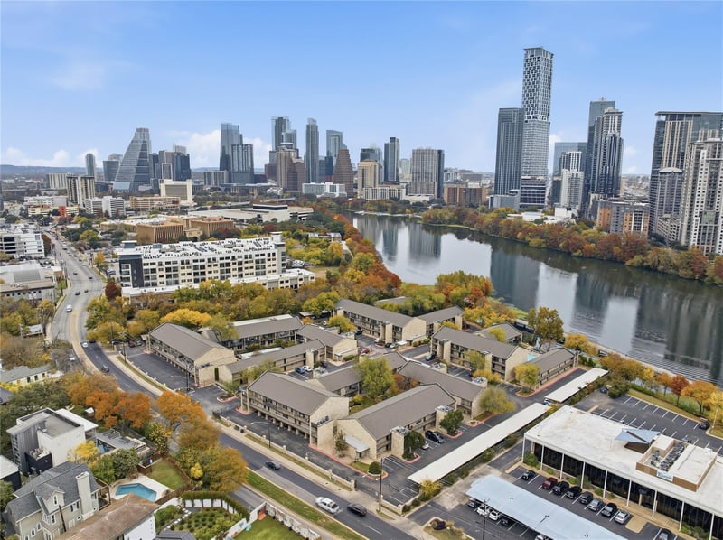 Virtual tour of 500 E Riverside DR Unit #133