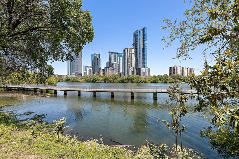 Virtual tour of 500 E Riverside DR Unit #146