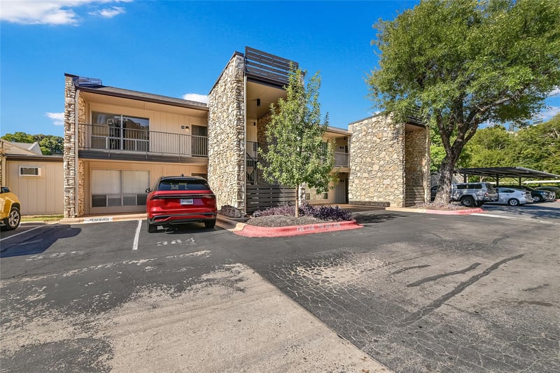 Virtual tour of 500 E Riverside DR Unit #216