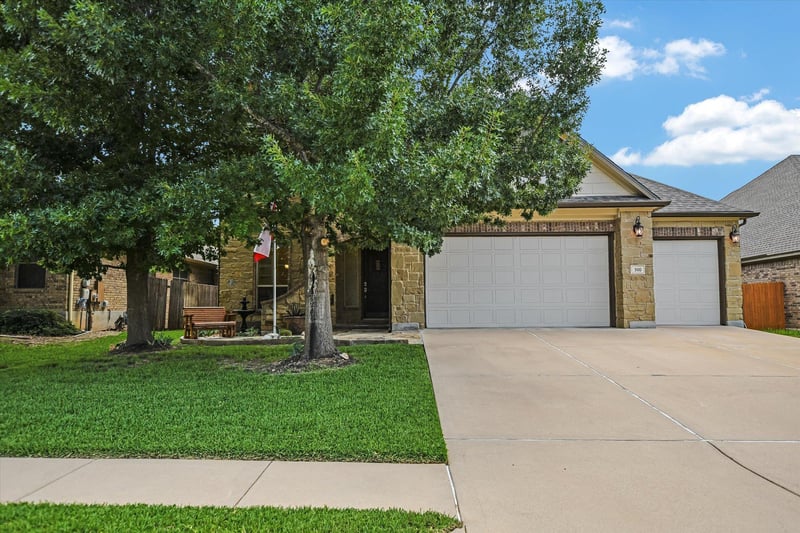 Virtual tour of 500 Victoria DR