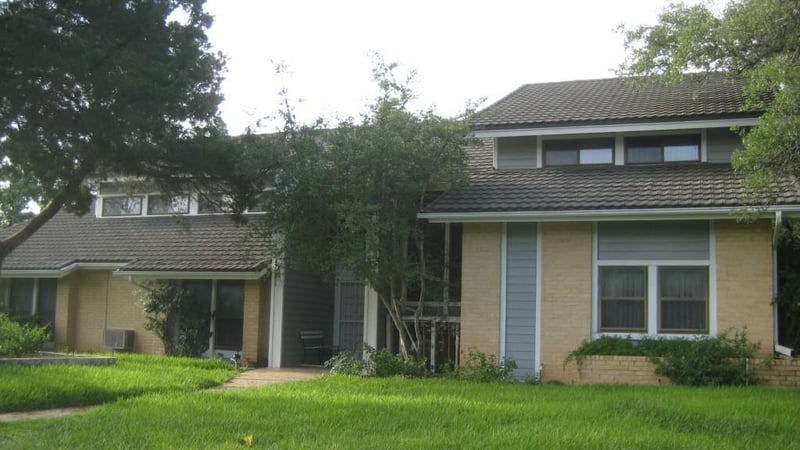 Virtual tour of 5000 Greystone Dr