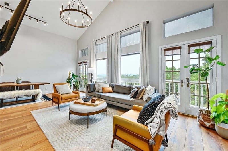 Virtual tour of 5000 Smokey VLY Unit #B