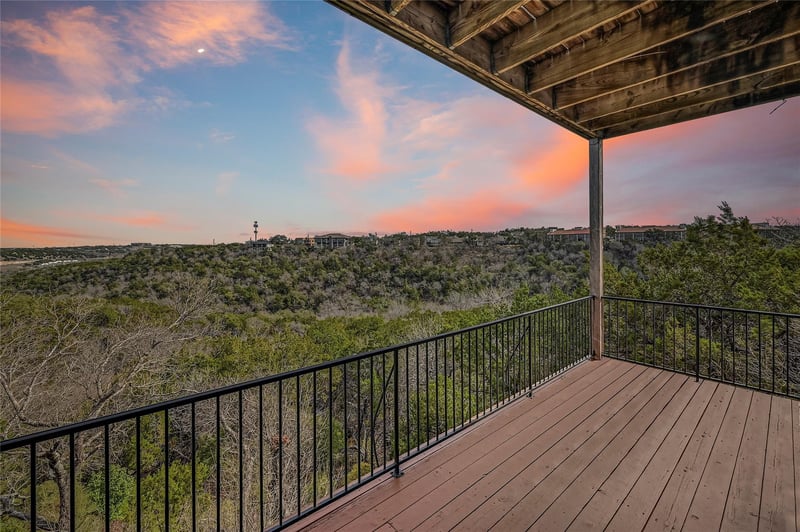Virtual tour of 5000 Valburn CT