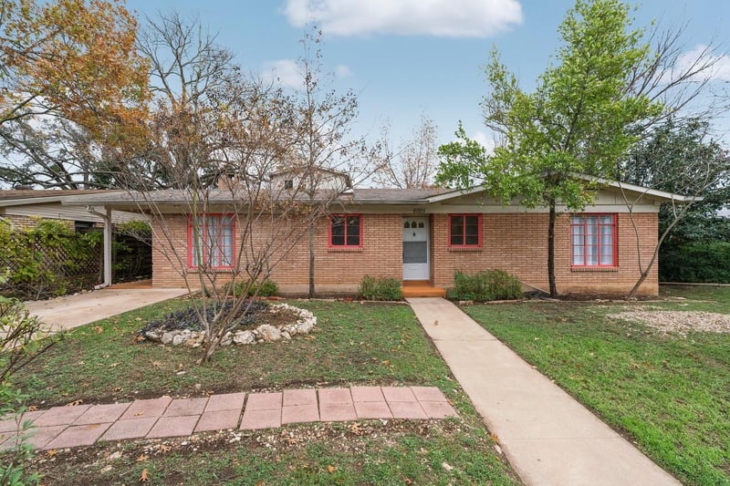 Virtual tour of 5001 Strass DR