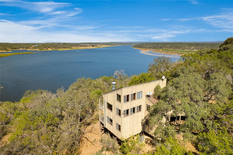 Virtual tour of 501 Coventry Rd