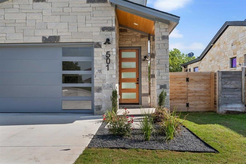 Virtual tour of 501 E Burton ST