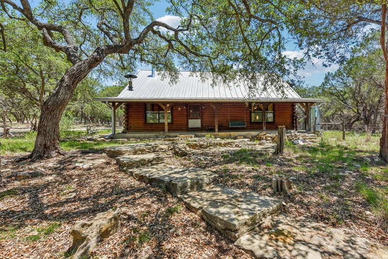 Virtual tour of 501 Oak Knob DR